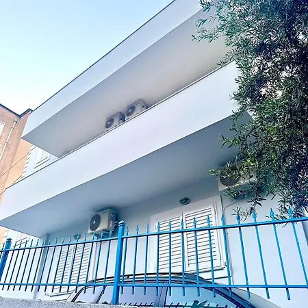 Seaside Escape * Sarandë